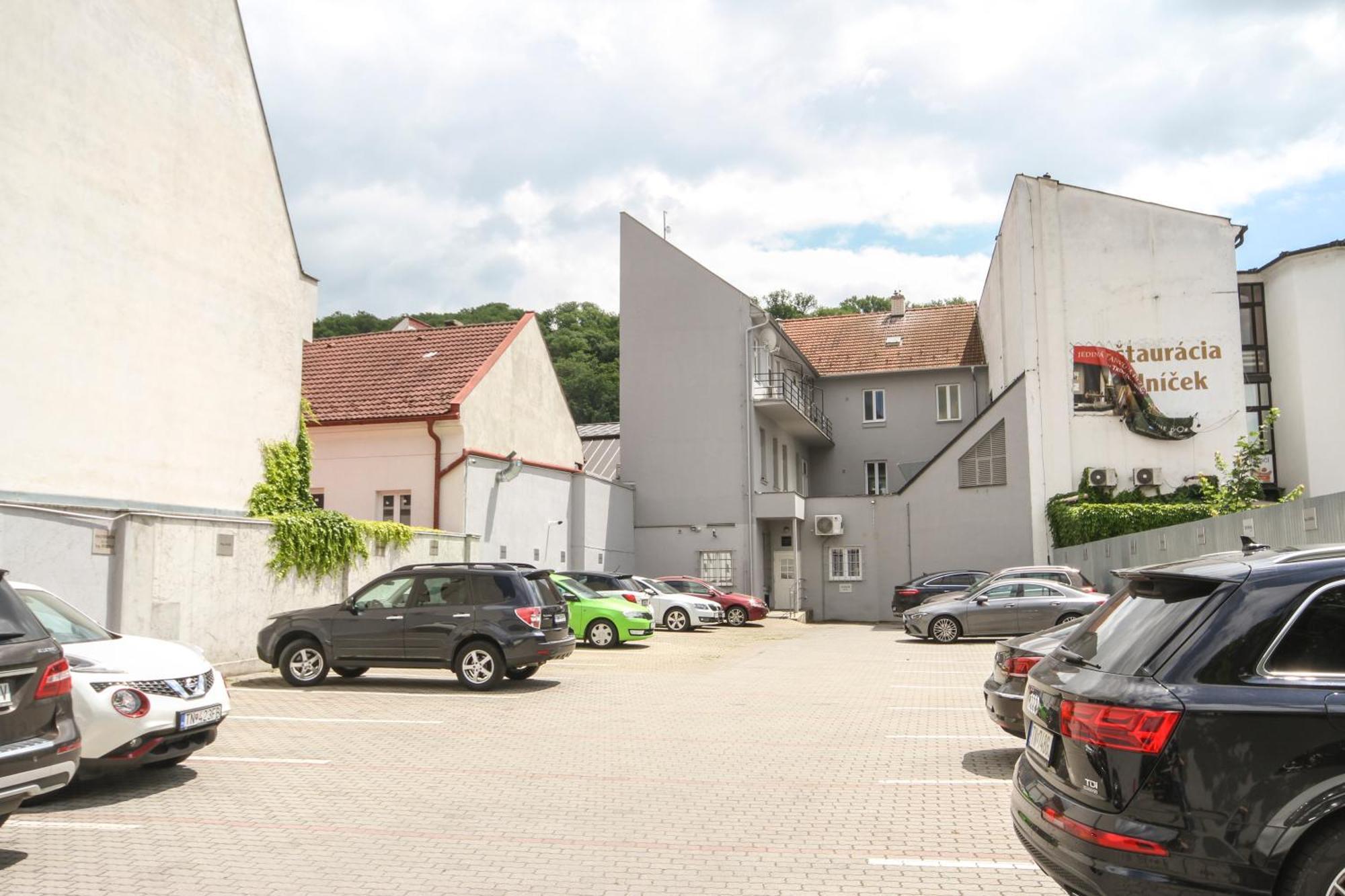 Apartman Vita Deluxe Trencin Ngoại thất bức ảnh